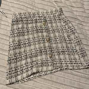 Plaid black and white skirt